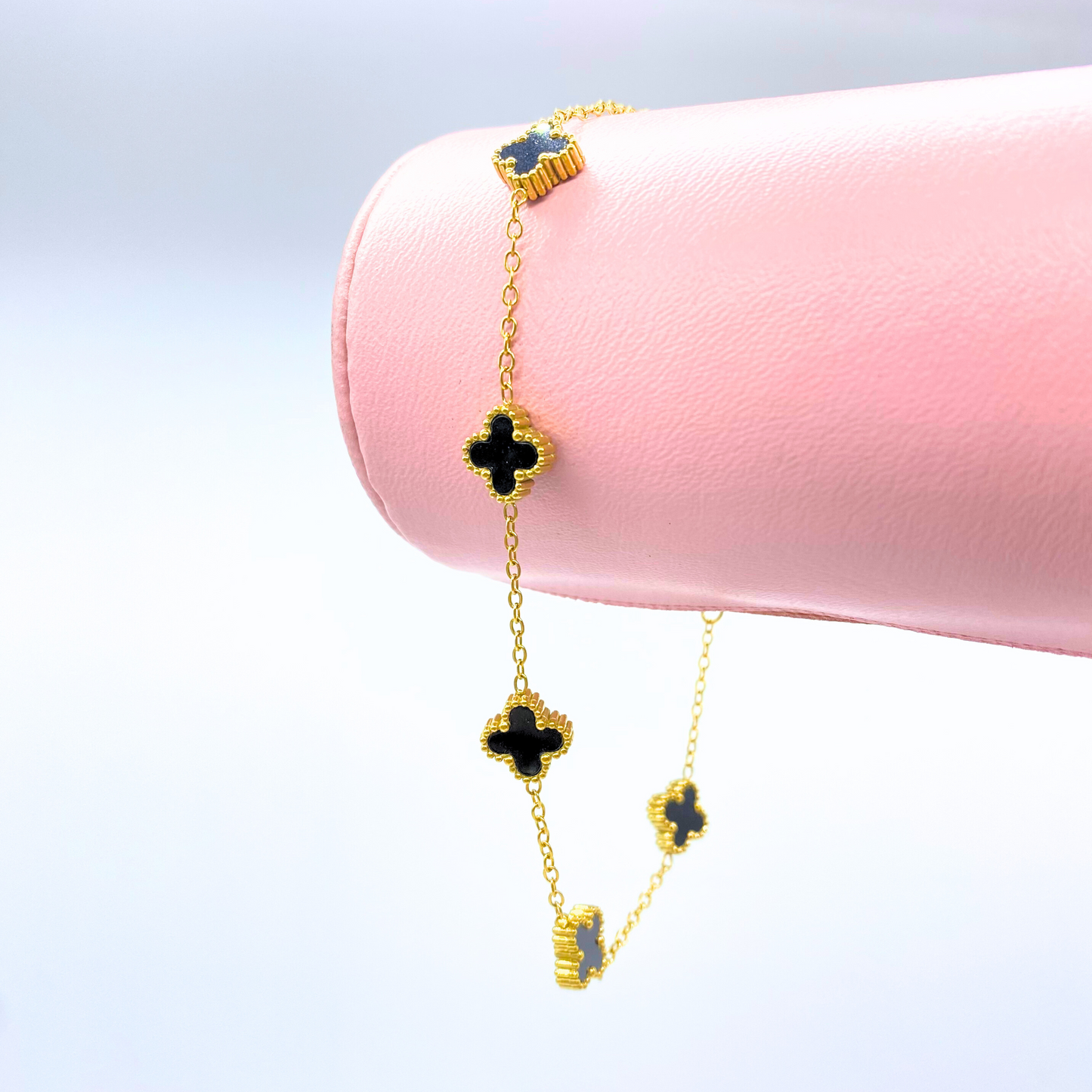 Cleef Dorada Negra (dije chico)